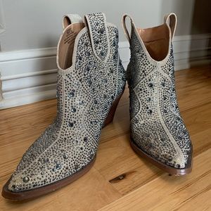 Jessica Simpson Zadie Pull-on Champagne Western Booties